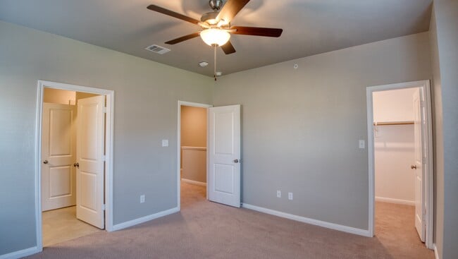 Building Photo - 4089 Cross Park Dr