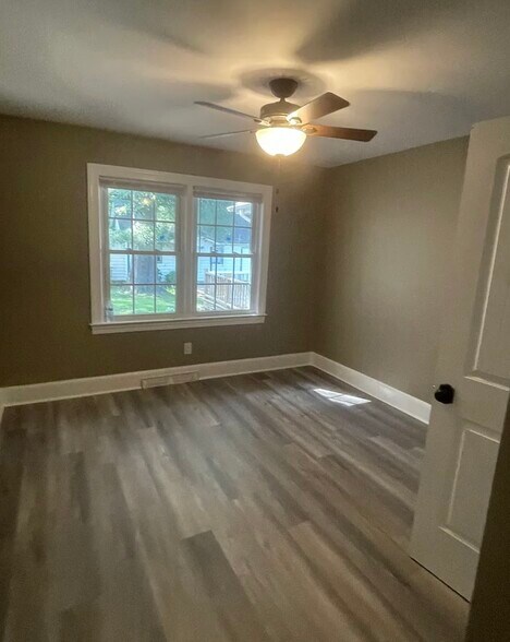 Building Photo - 1742 Beaumont Dr