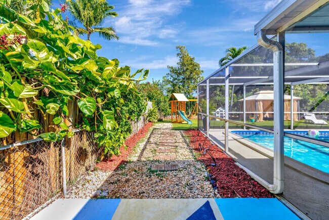 Building Photo - 391 NW 35th Ct