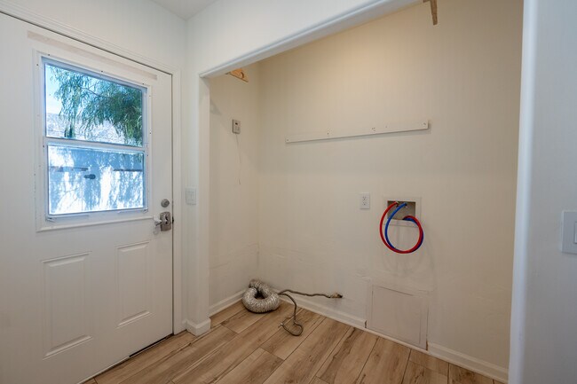 Building Photo - 10930 Oro Vista Ave