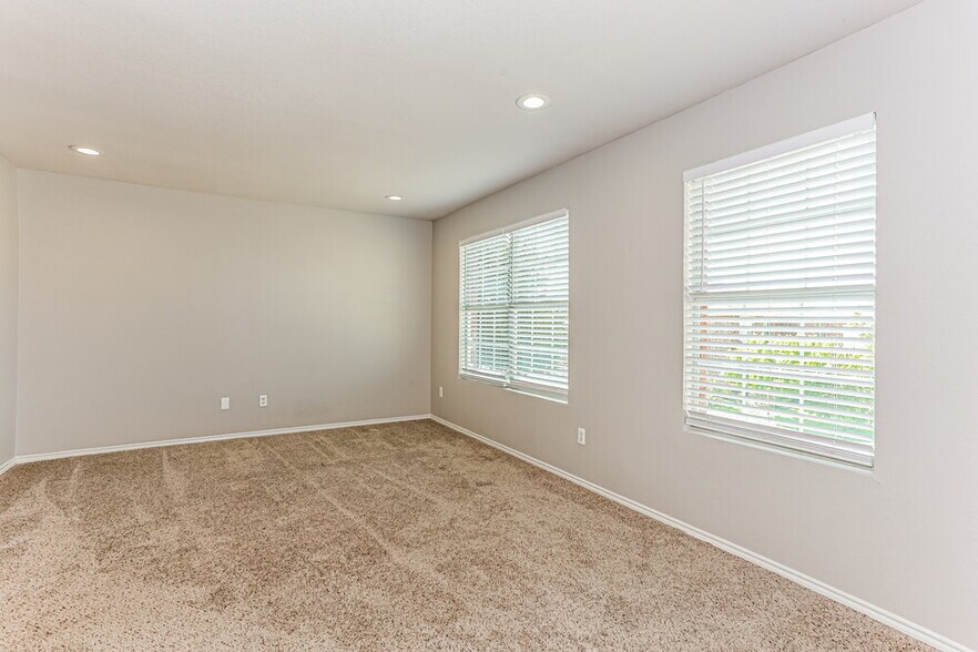 Building Photo - 8201 Southbrook Cir