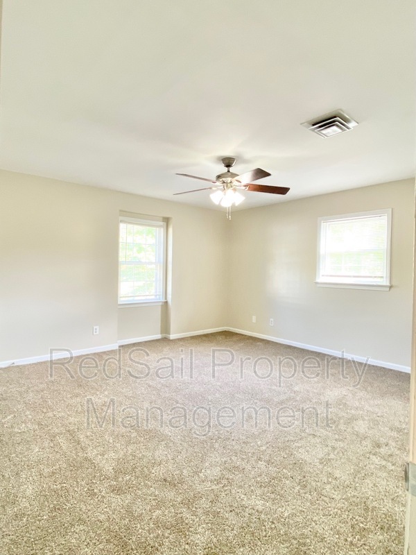 Building Photo - 224 Saddler Dr