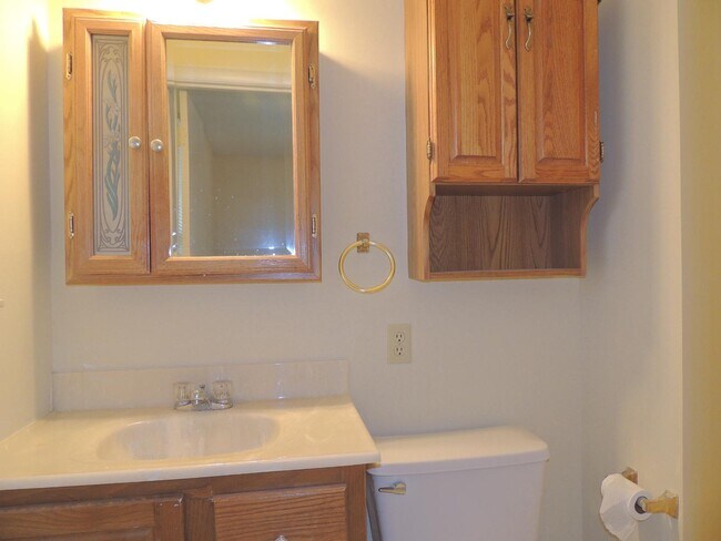 Building Photo - 2316 Rodgers Dr NE