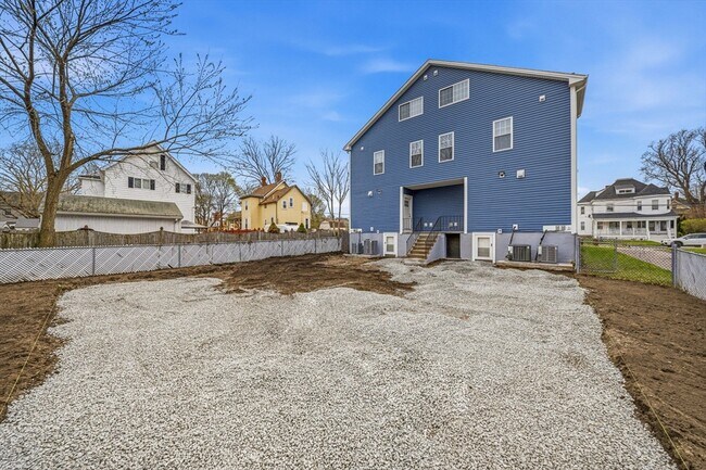 Building Photo - 9 Logan Ave