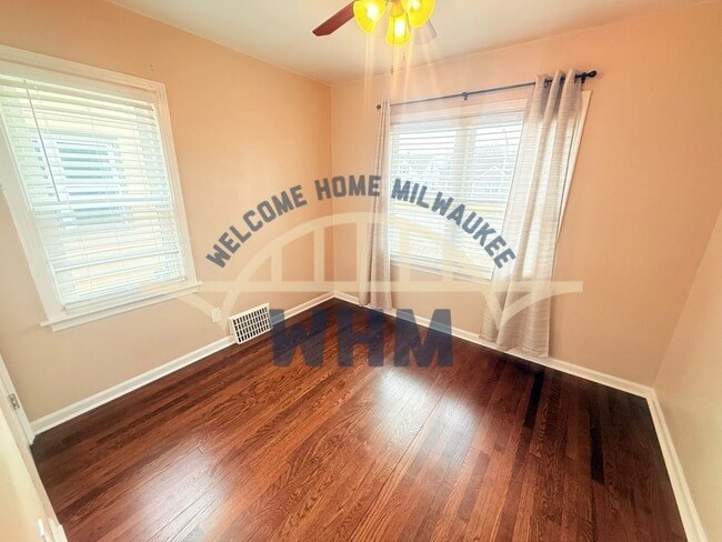 Building Photo - 1120 S 114th St