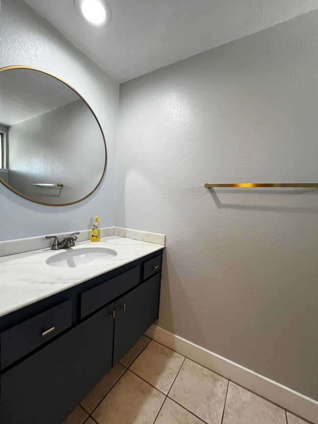 Building Photo - Spacious 3-Bedroom Home for Lease in Prime...