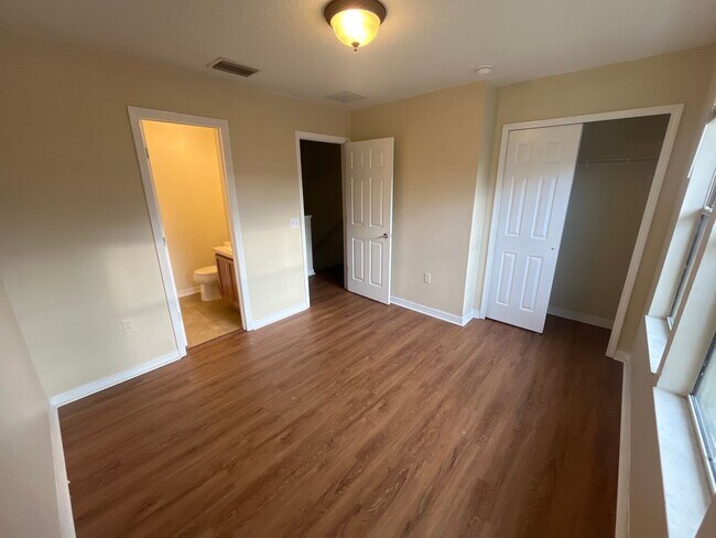 Building Photo - Stylish 2-Bed Modern Home at an Unbeatable Price – Ready for You!