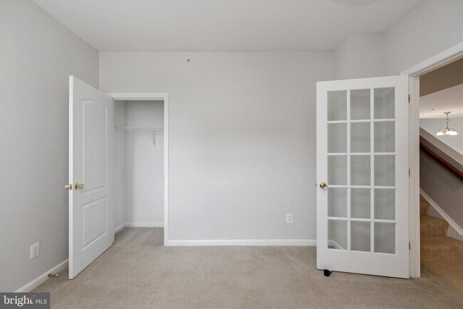 Building Photo - 13960 Greendale Dr