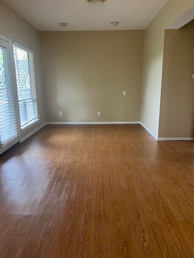 Building Photo - K280 - Treehouse #117