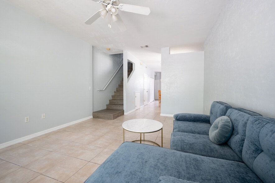 Building Photo - 3860 SW 20th Ave