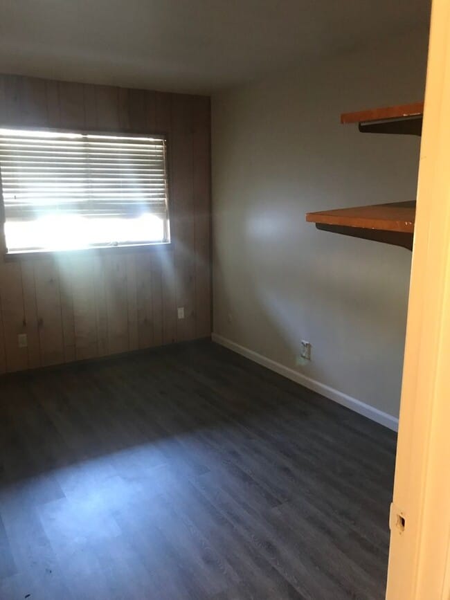 Building Photo - Updated 4bed/2 bath home in South Sac