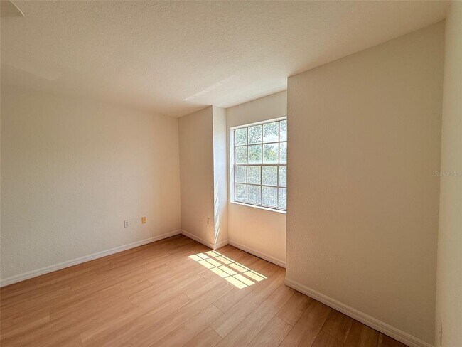 Building Photo - 13917 Fairway Island Dr