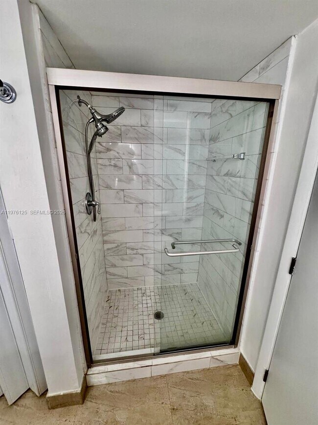 Building Photo - 747 SE 1st Ave