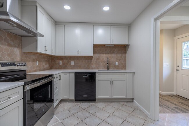 Building Photo - Charming 3BR/2BA Cottage in Downtown Fairhop