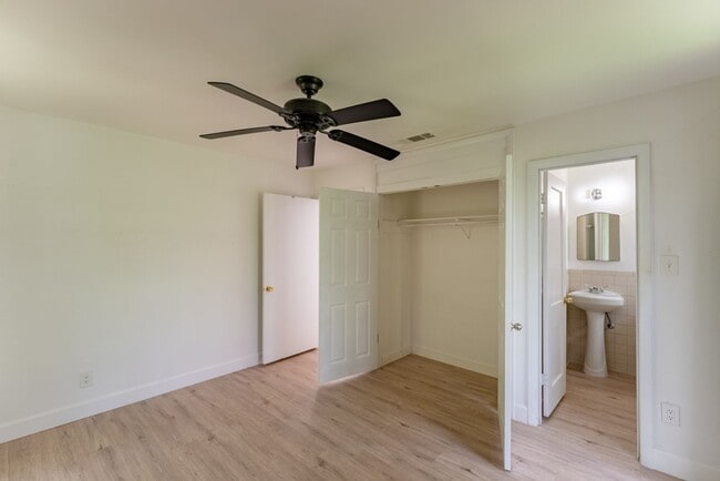 Building Photo - Cozy 3BD/2BA Brick Home in Vibrant Northea...