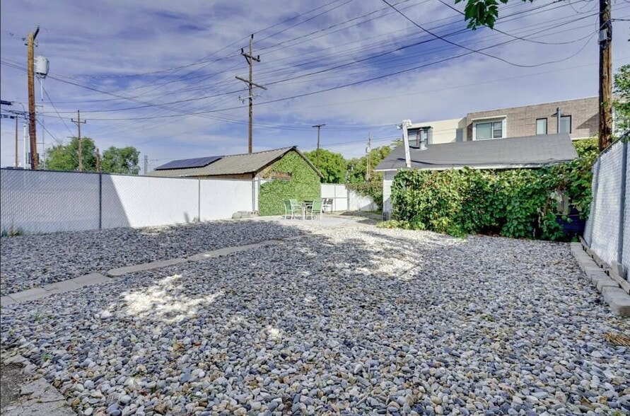 Building Photo - 781 Simpson Ave