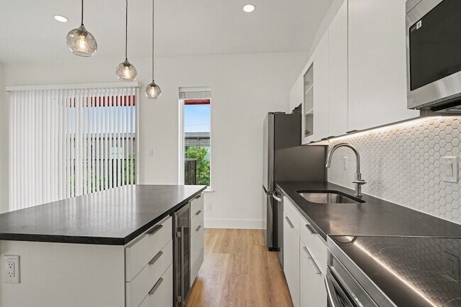 Building Photo - 2217 N Fitzhugh Ave