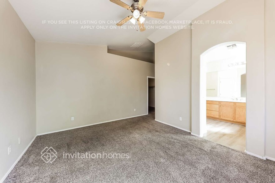 Building Photo - 5613 W Vineyard Rd