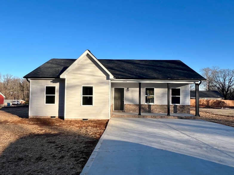 Building Photo - 1930 29th St NE