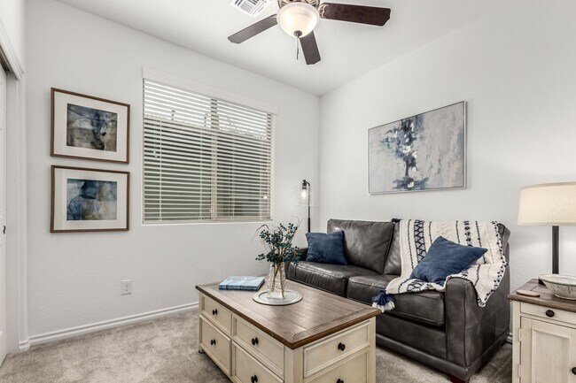 Building Photo - Luxury 2BR + Den Townhome in Amenity-Packed Community - Encanterra