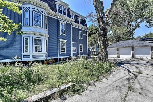 Building Photo - 61 Chapin Ave