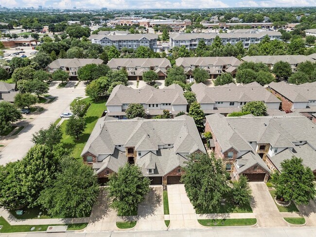 Building Photo - 4829 Bayview Dr