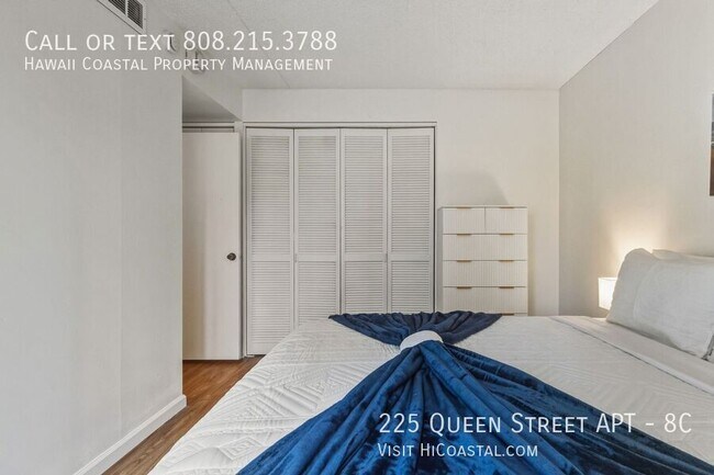 Building Photo - 225 Queen St