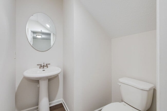 Building Photo - Spacious 3BR Townhome with Main-Level Primary Suite