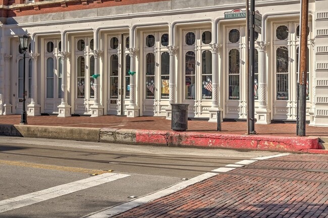 Building Photo - 2206 The Strand