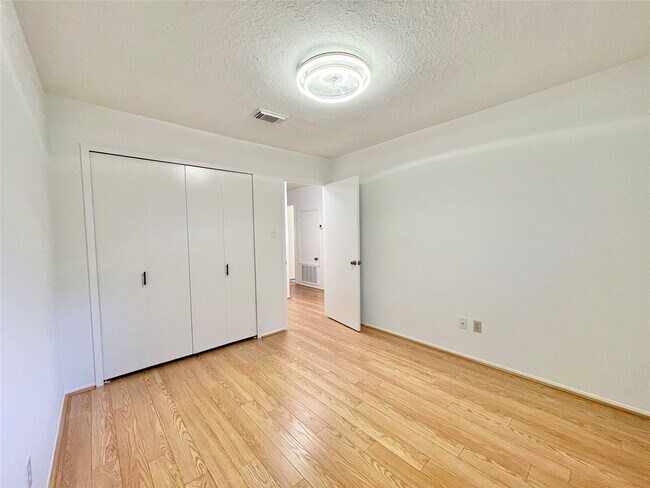 Building Photo - 6 Lea Oak Ct