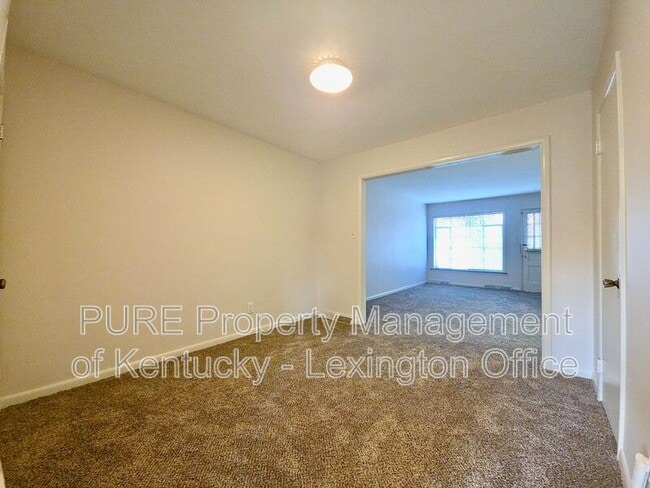 Building Photo - 114 Greenbrier Road