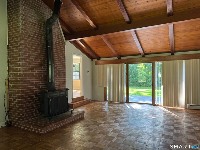 Building Photo - 79 Meadow Wood Rd