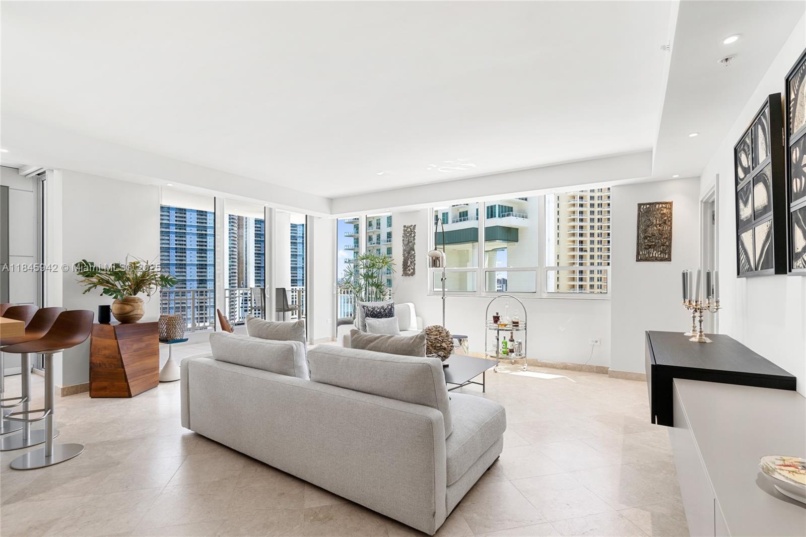 Building Photo - 801 Brickell Key Blvd