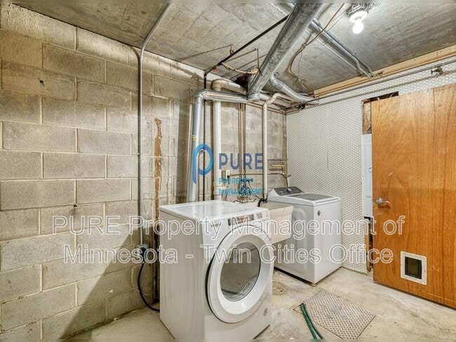 Building Photo - 2421 S 9th St