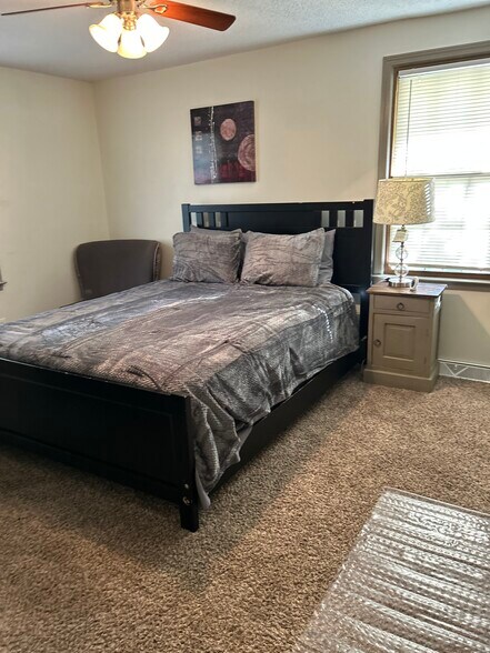 Building Photo - 1205 N Parker St