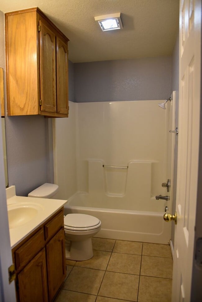 Building Photo - Spacious 3 Bedroom 2 Bath duplex Decatur TX