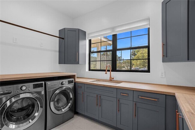 Building Photo - 1814 Barker Dr