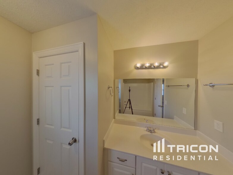 Building Photo - 2703 Soaring Eagle Ct