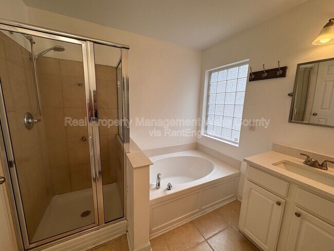 Building Photo - 912 Spring Meadow Dr