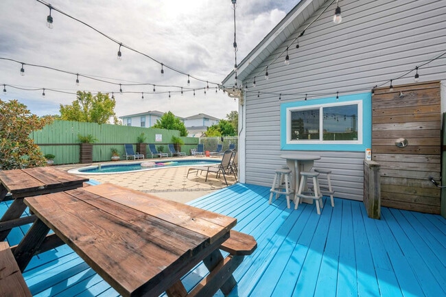 Building Photo - 4431 Luke Ave