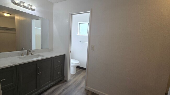 Building Photo - 3 BR 2 BA