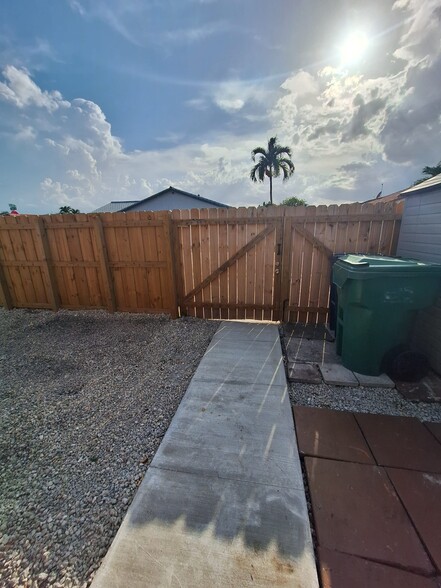 Building Photo - 13241 SW 27th St