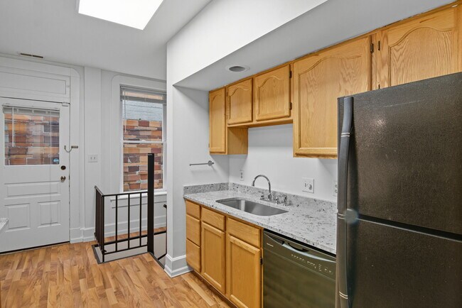 Building Photo - 1448 N Illinois St