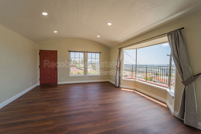 Building Photo - 3345 Columbia St