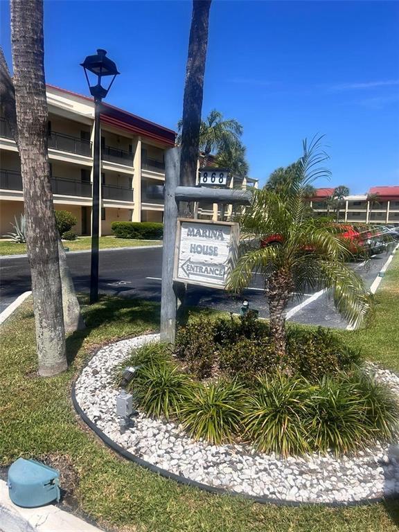 Building Photo - 868 Bayway Blvd