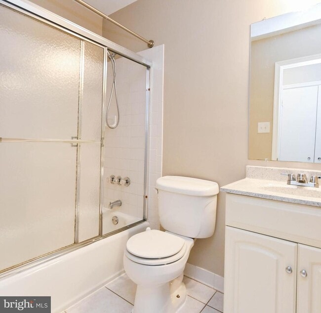 Building Photo - 15043 Cherrywood Dr