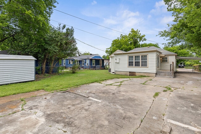 Building Photo - 3004 Reuter Ave