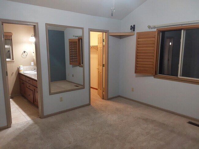 Building Photo - 611 Cornerstone Dr