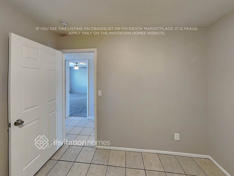 Building Photo - 4709 W Paradise Ln