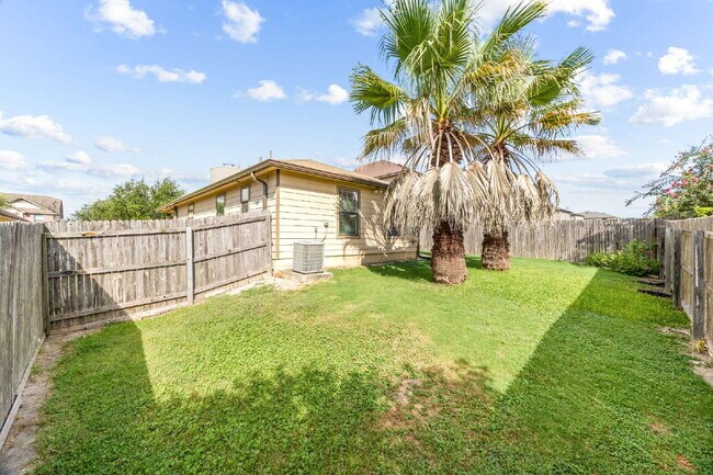 Building Photo - "Charming 3-Bedroom Oasis with 2 Full Baths – Your Perfect Retreat in Schertz!"